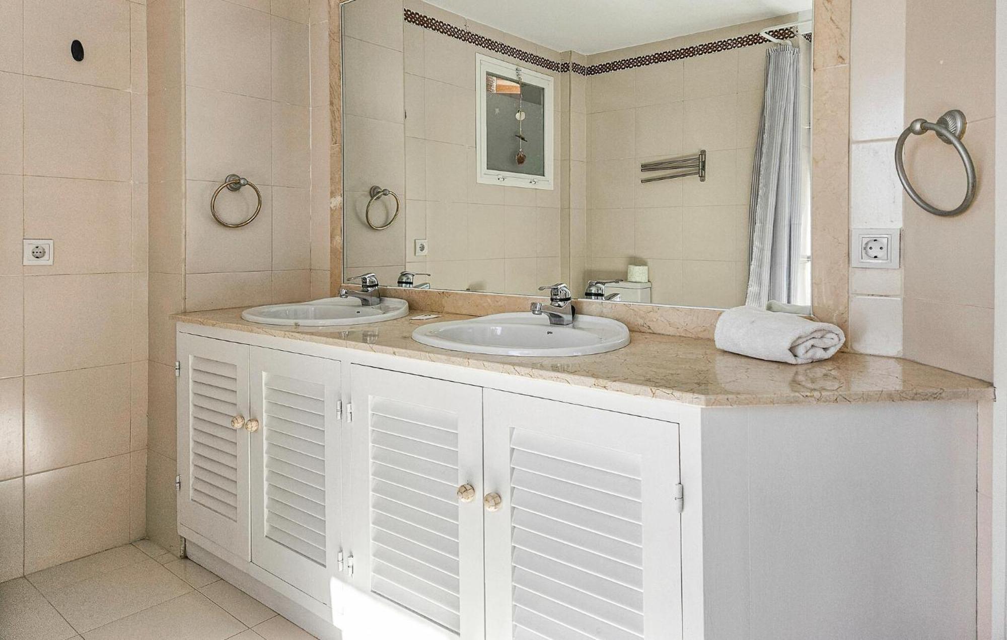 3 Bedroom Gorgeous Apartment In Calahonda Ситио-де-Калаонда Экстерьер фото