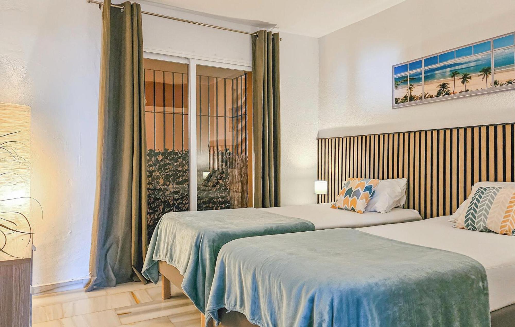 3 Bedroom Gorgeous Apartment In Calahonda Ситио-де-Калаонда Экстерьер фото